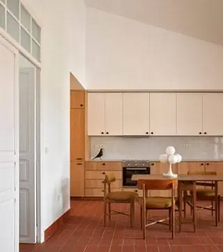 Casa Rei - это жилой проект в Эль-Кабаньяле, высота которого меняется в зависимости от пространства.nbsp