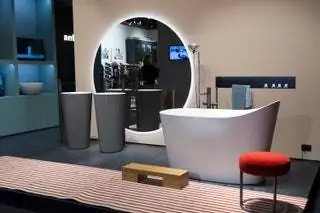 Антонио Лупи показывает свои последние новости на алемани