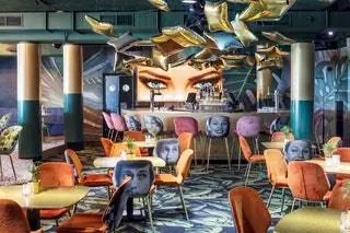 Crazy Pianos в Гааге был известным музыкальным клубом с живой музыкой из двух фортепиано и атмосферой…
