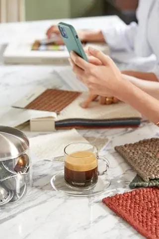 На фото Caf Gran Lungo, одно из тех, что можно приготовить с помощью новой системы Nespresso Vertuo. Сценограф…
