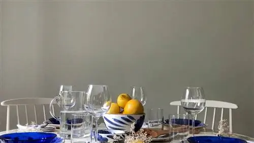 SUNDAY TABLE: вдохновленный Джо Понти синий минимализм от Recent Studio