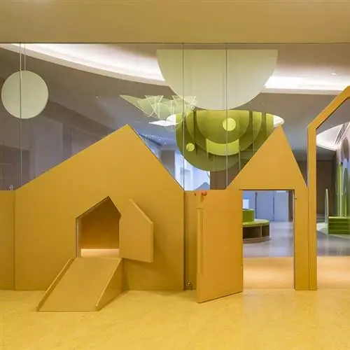 В этом детском саду формы, геометрия и цвета служат игре