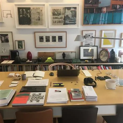 Новый стол Хуана Эррероса