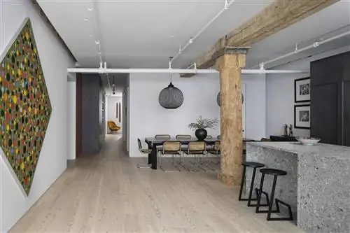LOFT площадью 670 квадратных метров в Нью-Йорке, наполненный ИСКУССТВОМ