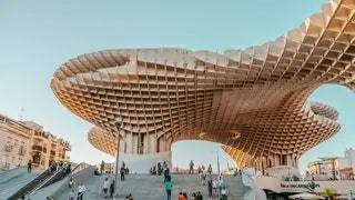 белые коричневые и черные круглые керамические изделия белые коричневые и черные круглые керамические изделия