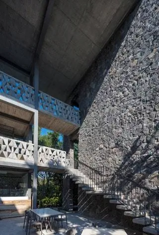 Отель в Huayacn Morelos Mexico Альфредо Раймундо Комо, построенный из камня с использованием уже существующих технологий и геометрических фигур…