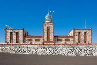 Маяк Entallada был построен в 1953 году по проекту архитектора Карлоса Алькона. Здание состоит из…
