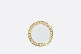 Даже домашняя коллекция Maison Dior рассматривает каннаж, присутствующий в самых легендарных сумках, но в данном случае в…