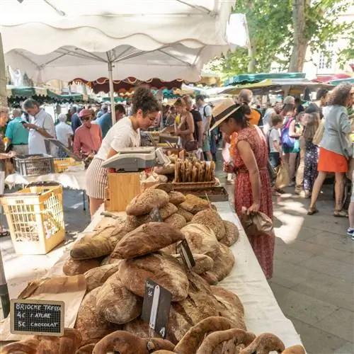 Рыночный прилавок с хлебом AixenProvence