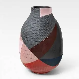 Facet Bottle Night 2 от Хеллы Йонгериус в Galerie kreo