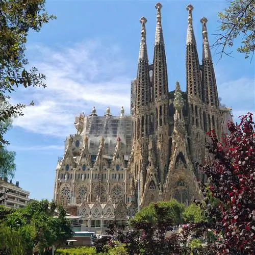 SAGRADA FAMILIA вновь открывает свои двери SAGRADA FAMILIA вновь открывает свои двери