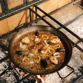 Его блюда из риса на апельсиновом дереве - звезды сезонного меню
