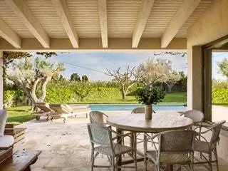 Из бассейна вы можете насладиться l'Empordà во всем его великолепии