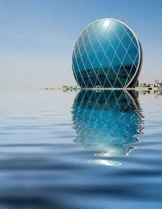 Здание штаб-квартиры Aldar, расположенное в Абу-Даби и спроектированное ливанской фирмой MZ Architects, открылось в 2010 году