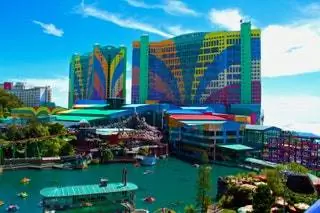 Отель First World Hotel Plaza Malaysia, строительство которого было завершено в 2008 году, на 7 351 номер является крупнейшим отелем в…