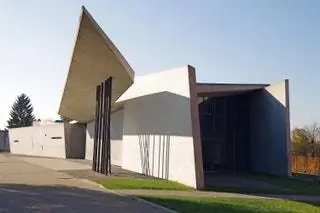 Пожарная станция Vitra была одним из первых завершенных проектов Захи Хадид. Залить бетоном…