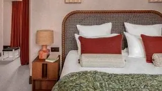 Новый отель в стиле 50-х в Париже