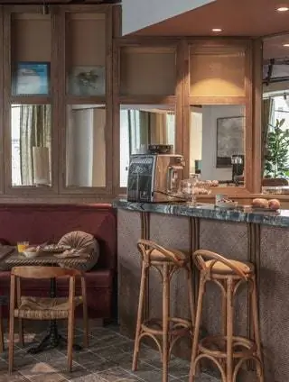 Гости и парижане могут насладиться хорошим органическим кофе
