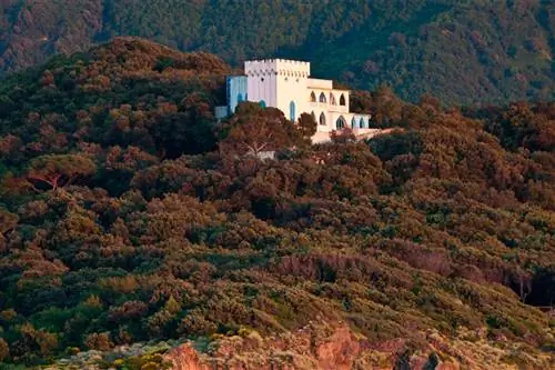 La Colombaia город Лукино Висконти на берегу Средиземного моря La Colombaia город Лукино Висконти на берегу Средиземного моря