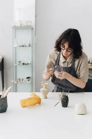 Они работают с глиной и железом, двумя материалами, которые использовались человечеством с незапамятных времен