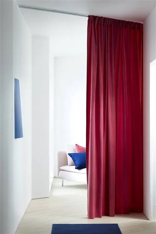 Штора как перегородка в комнате