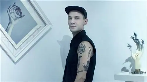 ПАБЛО СОЛА художник, изображающий футуристические тела