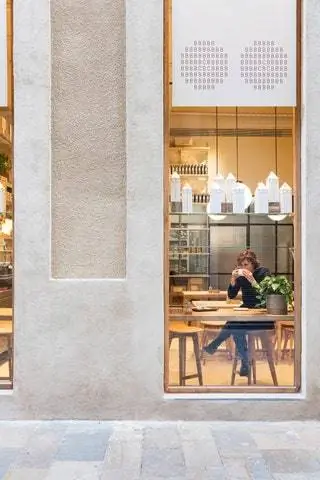 Casa Cacao - это проект, объединяющий в одном пространстве мастерскую, магазин и шоколадный бар, а также бутик-отель на 15…