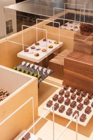 Младший из братьев Рока Джорди уже много лет работает с какао. Он начал экспериментировать с шоколадом из…