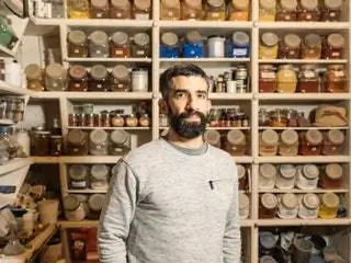 Антонио Ферндес Альвира работал над Lacería пустой геометрии, в которой он использует некоторые мотивы, извлеченные из…