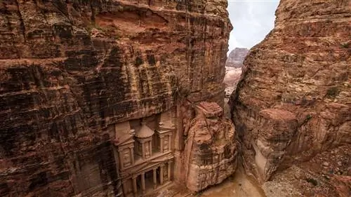Королева Иордании Рания показывает вам PETRA, не вставая с дивана