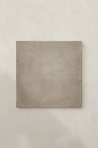 В данном случае осадочные породы происходят из Апулии, южного региона Италии, омываемого Адриатическим морем