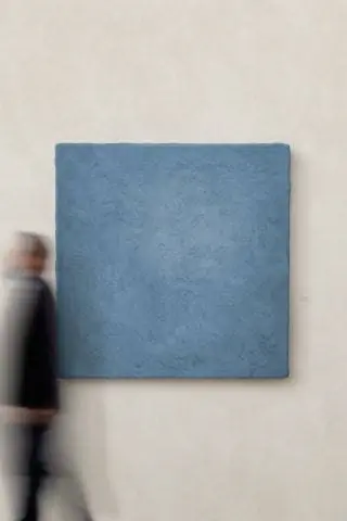 Работа представляет собой слияние изобразительного и скульптурного искусства. Изготовлен из природного песка без компонентов…