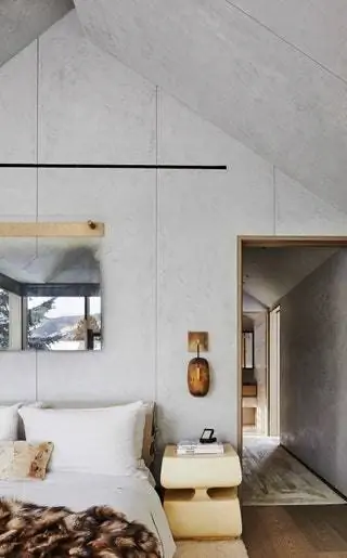 Палитра цветов и материалов сдержанная и спокойная