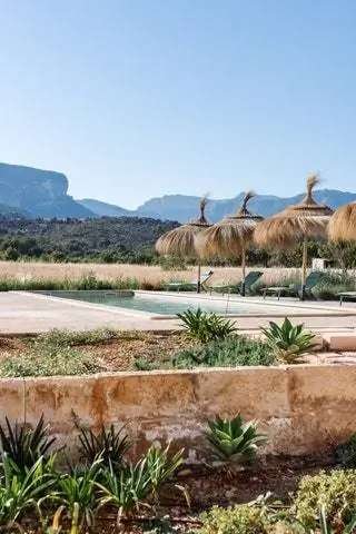 Одним из любимых мест Аны Луи является бассейн с морской водой, где она каждое утро занимается йогой.nbsp