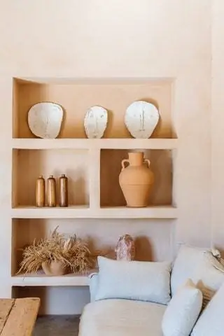 Самое особенное в его убранстве - это произведения искусства испанских художников, которые выставлены по всему дому «Все…