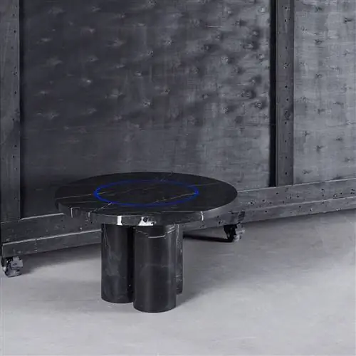 Стол 'Dislocation' от 'Studio Butazo' для 'Savannah Bay' MODERN MARBLE