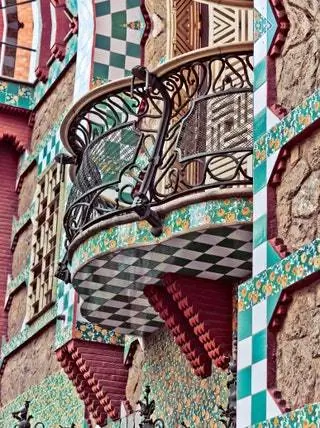 Casa Vicens Barcelona 18781888. Внешний балкон