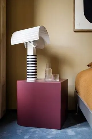 Приставной столик от Ksell с Zara Home и лампой Shogun от Mario Botta для Artemide
