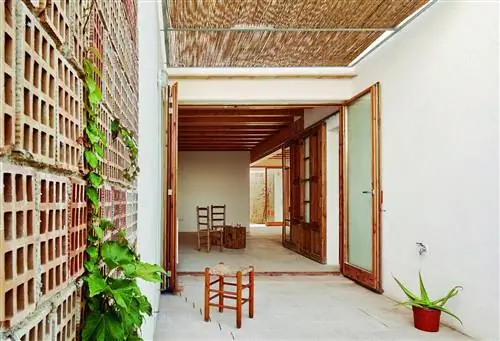 Устойчивое и отмеченное наградами средиземноморье, это жилой комплекс общественной защиты, в котором в качестве изоляции используются водоросли