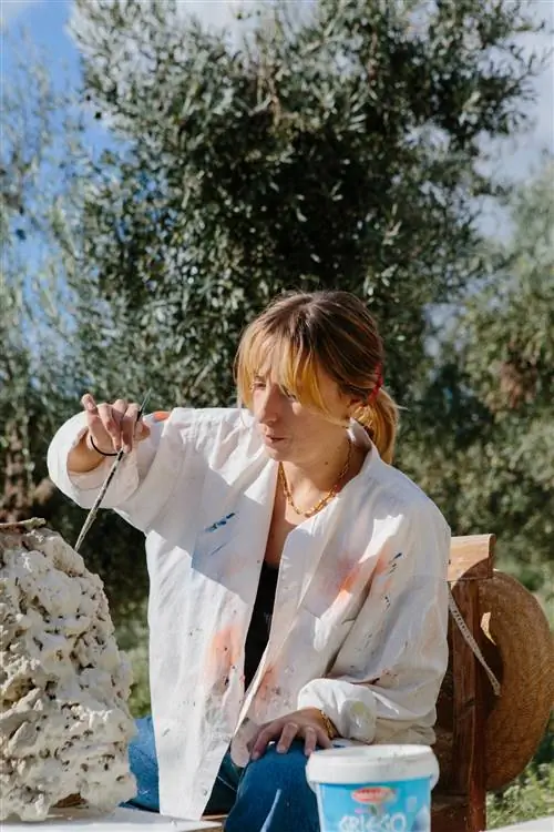 Сара Регал, дизайнер из Галисии, которая путешествовала от оливковой рощи на Майорке до главных ярмарок мира