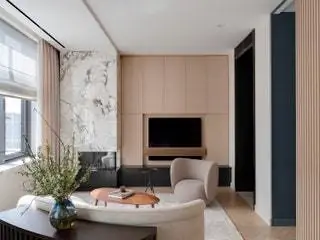 Кресло Firm Livingf также выделяется в гостиной