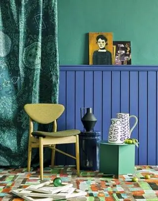 слева занавес с Arbre de vie by Hermès Chair 108 by Finn Juhl под редакцией House of Finn Juhl Last stool by…