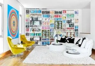 Сортировка книг по цвету, возможно, не очень полезное решение, но очень эстетичное. Это тот, который был взят в этом доме… Сортировка книг по цвету, возможно, не очень полезное решение, но очень эстетичное. Это тот, который был взят в этом доме…