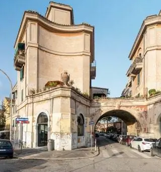 В самом сердце Гарбателлы StudioTamat превратила историческую пекарню, заброшенную в течение многих лет, в… В самом сердце Гарбателлы StudioTamat превратила историческую пекарню, заброшенную в течение многих лет, в…