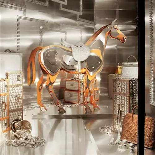 Лейла Менчари сделала из повседневных вещей нечто необычное