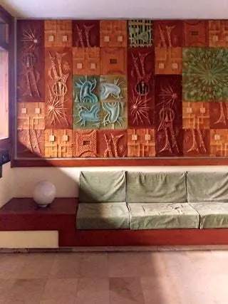 А на стенах размещаем в виде коллажа, сочетающего цвета, формы и эмали. Эта стена и эта мебель могли…