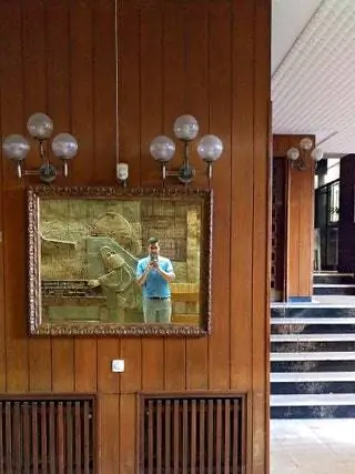 В лучших ракурсах иногда зеркала порталов возвращают мне мой образ. Портал с керамической росписью в…