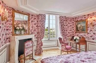 В каждой комнате господствуют гобелены, воссозданные «Maison Frey» по образу и подобию документов 18 века