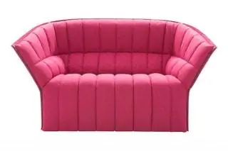 естественные и расслабленные линии - это диван Moël от Инги Семп для Ligne Roset