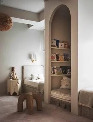 Вид на одну из детских комнат в этом доме с 5 спальнями